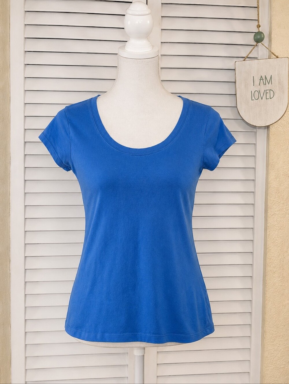 "Love Peace Hope" Classic Vibrant Bright Blue Scoop Neck Short Sleeve Tee Large